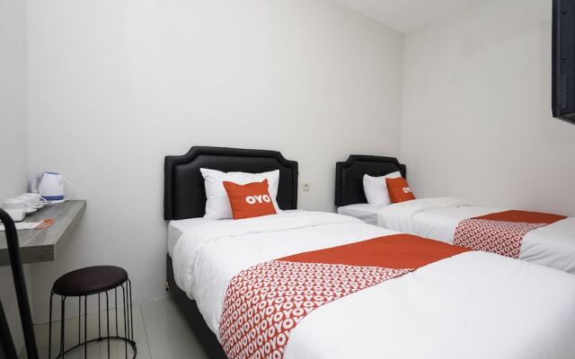 F7 Residence by OYO Rooms