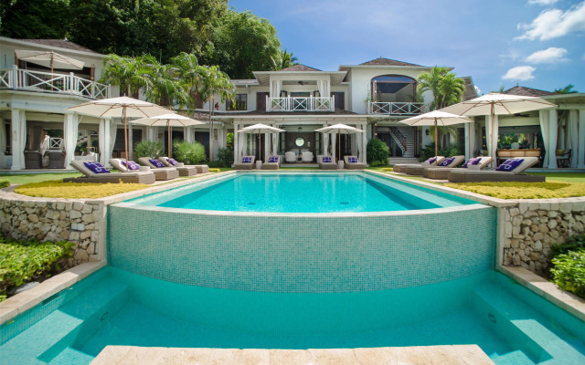 Round Hill Hotel And Villas