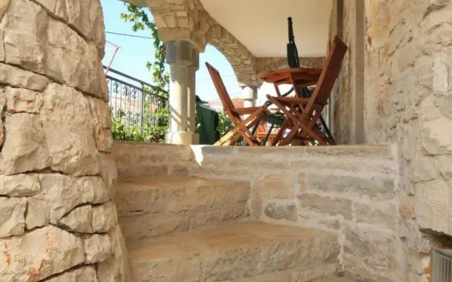 Studio Basanija 7148a