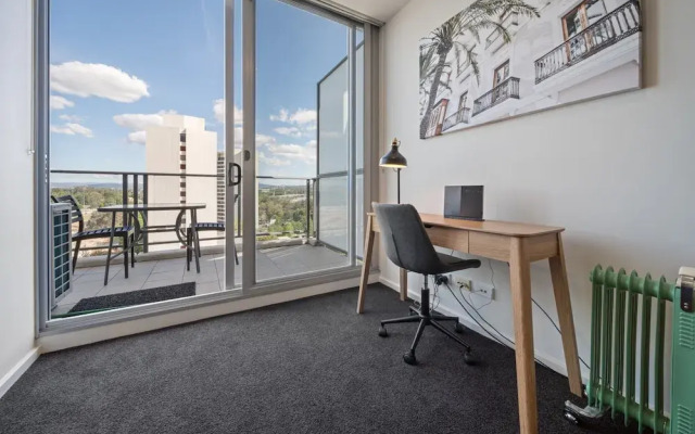 Glorious Central Canberra 1-bed With Pool & Sauna