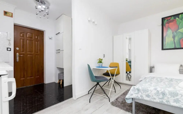 Solec Studio Center River