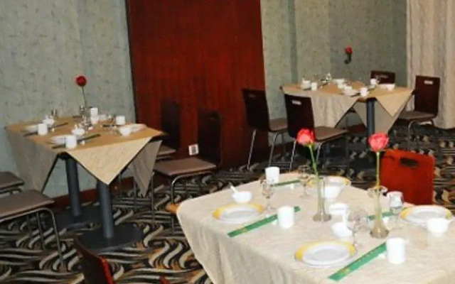 Crown Garden Hotel