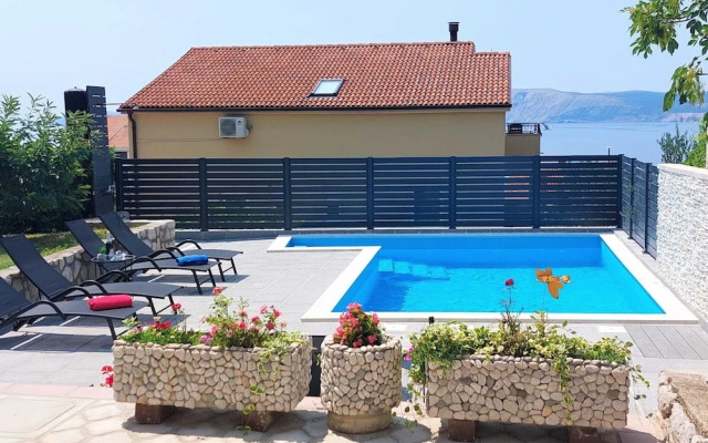 Spacious Novi Vinodolski Apartments With Terrace and Shared Pool