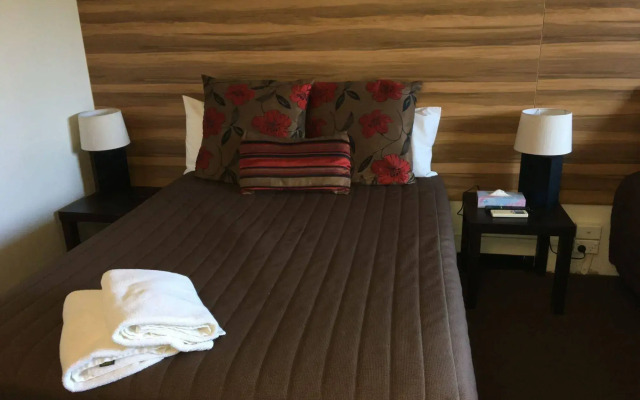 Red Cedars Motel