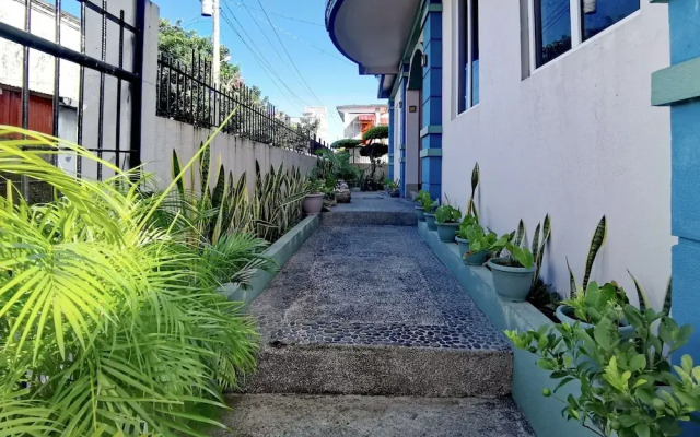 Den Den Guesthouse