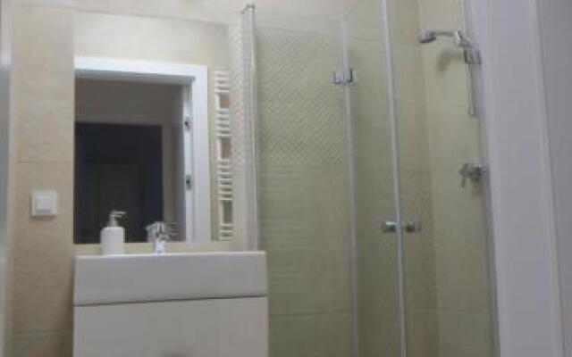 Poznan Black Red apartment