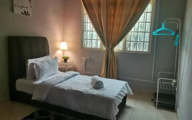 3R3B with Pool in Kota Bharu near Datu River