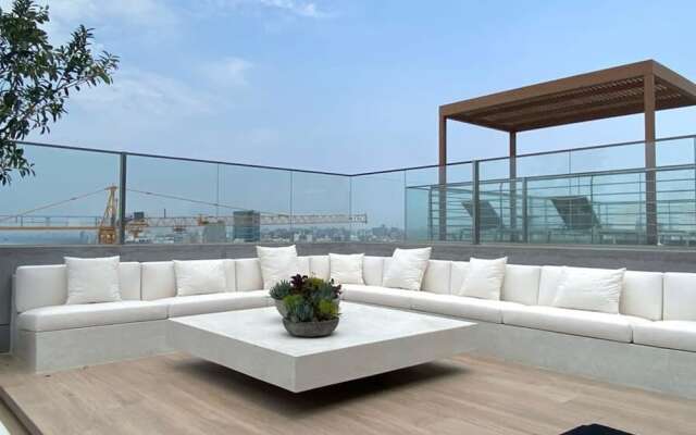 W Loft With Balcony in Luxury Building Barranco