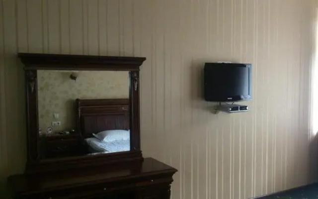 Status Hotel