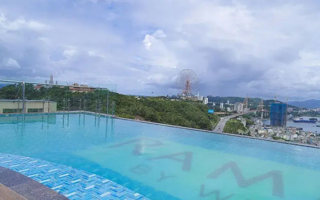 Ramada Hotel & Suites By Wyndham Halong Bay View