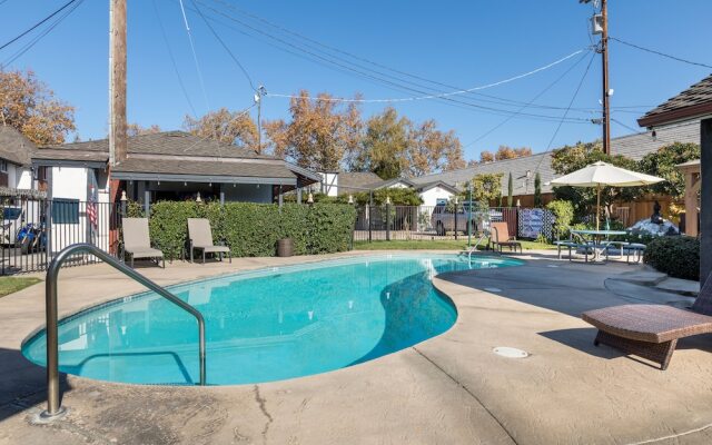 Solvang Inn and Cottages