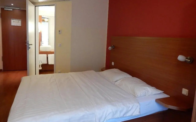 Отель Premier Inn Frankfurt City Europaviertel