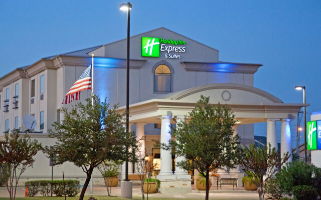 Holiday Inn Express & Suites College Station, an IHG Hotel