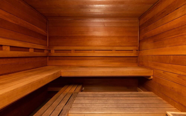 Phoenix V by Brett/Robinson Vacations