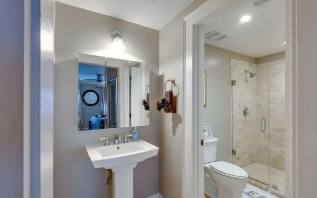 4 BR Beauty blocks from the River