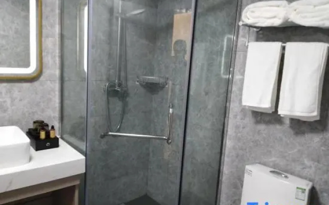 Yijia Hotel (Urban Management Vocational School Changsha Road) – Bathroom – Qingdao