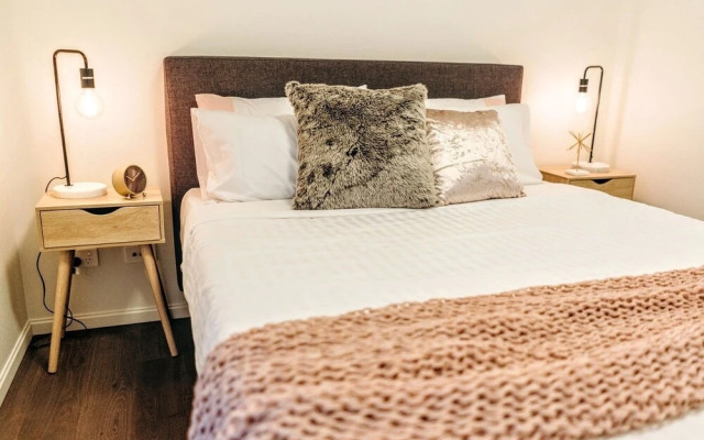 Convenient & Cozy 1BR next to Mall