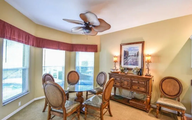 Falcons Glen Blvd Home 7073