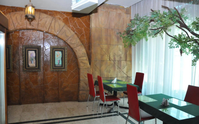 Claridge Hotel