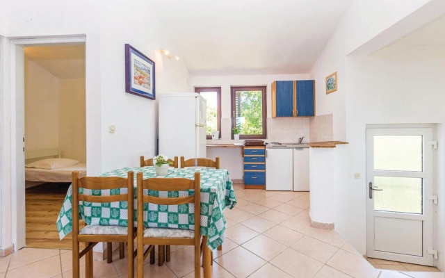 Stunning Apartment in Pinezici With 2 Bedrooms and Wifi