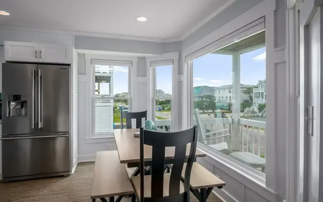 Bozeman Beach 4 Bedroom Home by Redawning