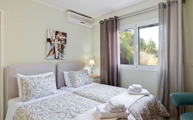 Enchanting Villa in Chalcis with Terrace