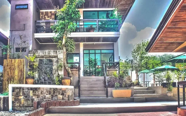 St. Louie Terraces Lodging House