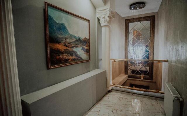 Discovery Hotel