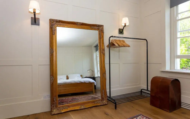 Two Bedroom House in Islington