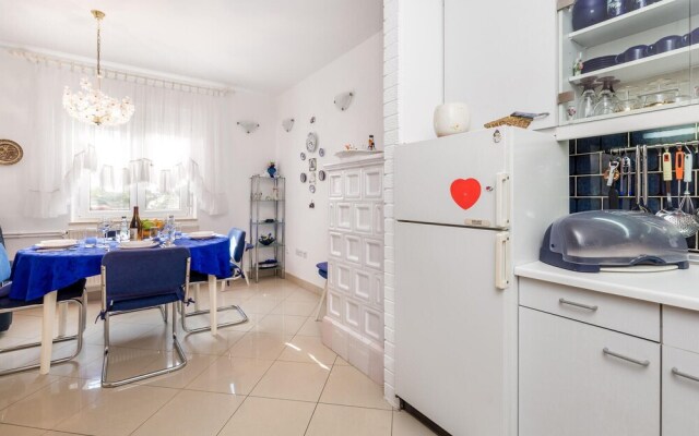 Stunning Home in Kremenici With Wifi and 2 Bedrooms