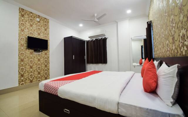 OYO 28143 Hotel Abhinam