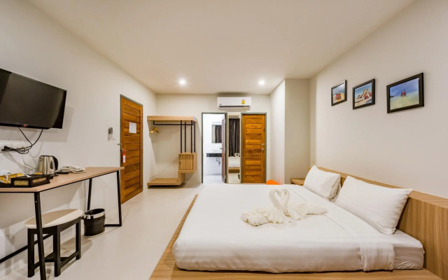 Phuket Marine Poshtel (SHA Plus+)