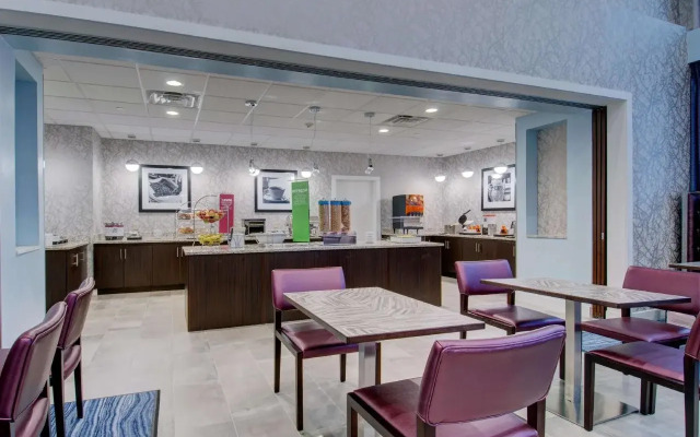 Hampton Inn & Suites Boston/Stoughton