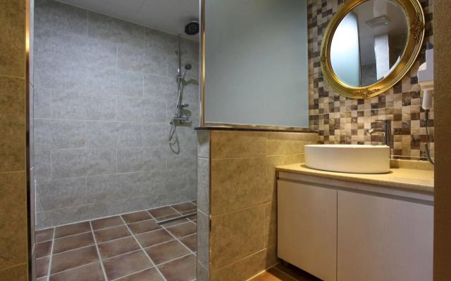 Shampoo Hotel