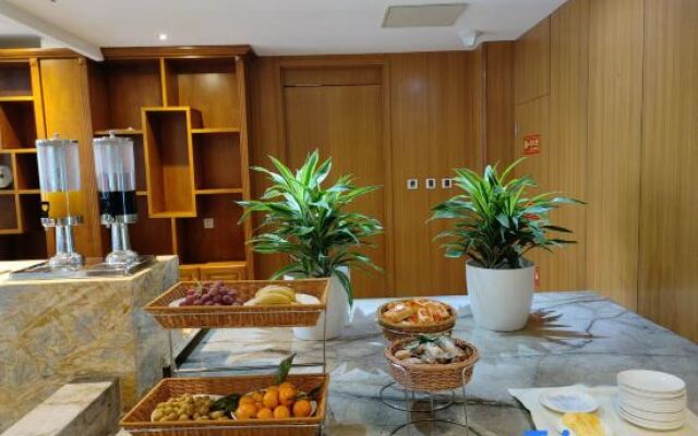 Beijing GuoMen Business Hotel