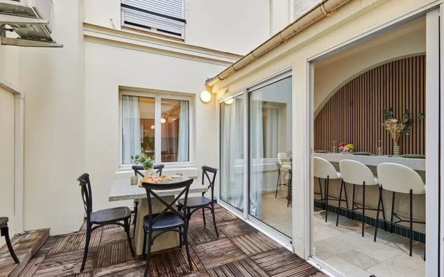 Terrace Apartment Trocadero Eiffel Tower by Studio Prestige