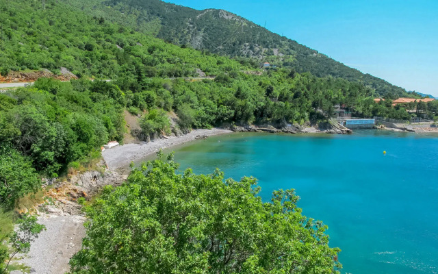 Three-Bedroom Holiday Home in Senj