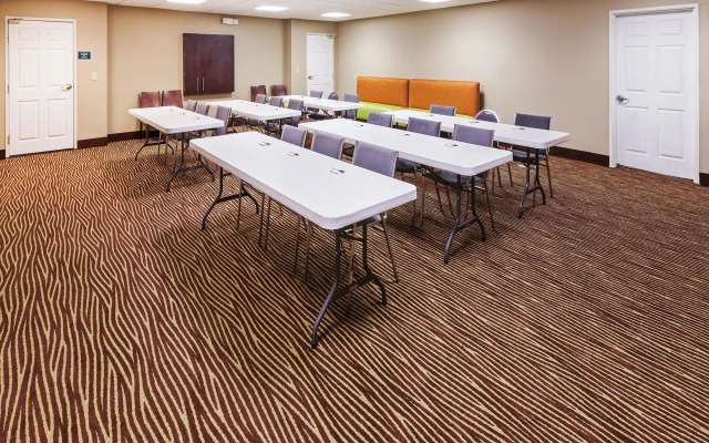 La Quinta Inn & Suites by Wyndham Pasadena