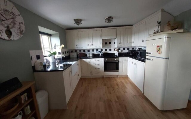 2-bed Apartment Near Buxton Outstanding Location