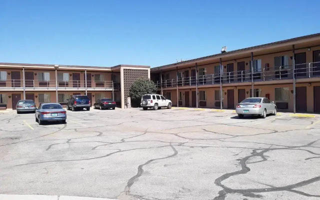 OYO Hotel Kings at Clovis