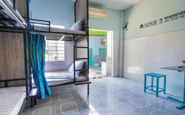 Ruby Phu Quoc Hostel