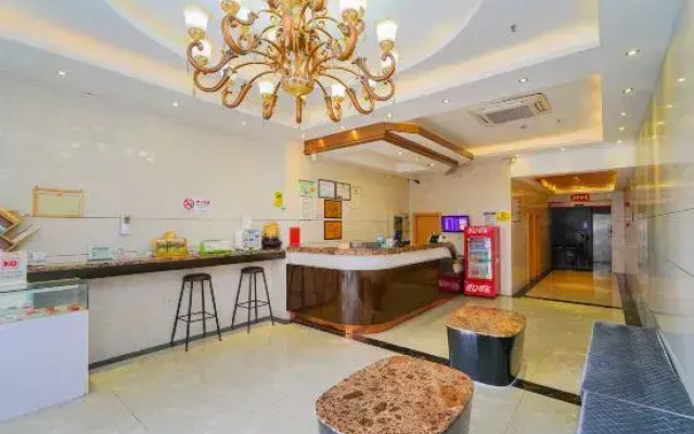 Yayue Hotel (Nanjing East Road Pedestrian Street)