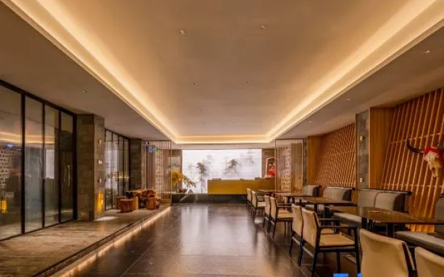 Shanshuijian Hot Spring Hotel (Hailuogou Glacier Forest Park)