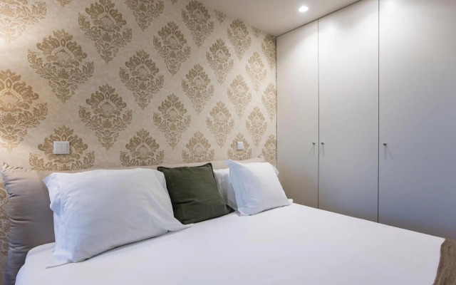 Bombarda Apartments by LovelyStay