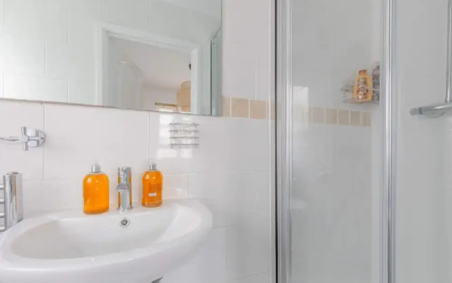 Spacious 3BD Flat, Close to Tube - Fulham!