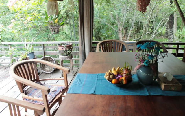 Thai Teak House Garden Homestay
