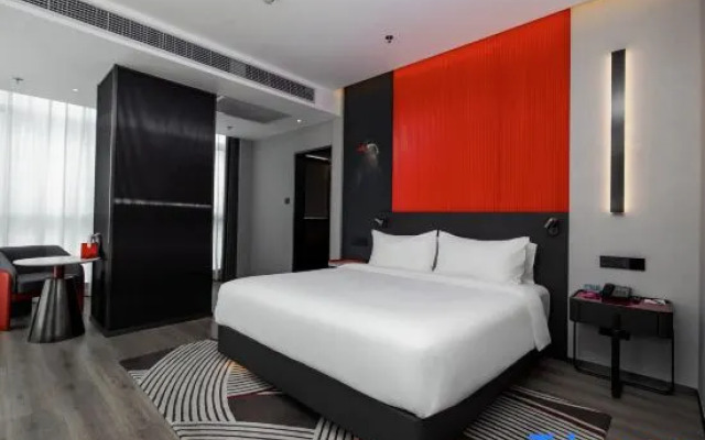 Elong Hotel (Hangzhou Gongchen Bridge East Metro Station Yunhe Shangjie Branch)