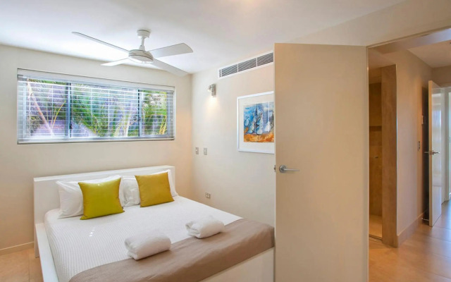 Commodore 1 Noosa Parade 80