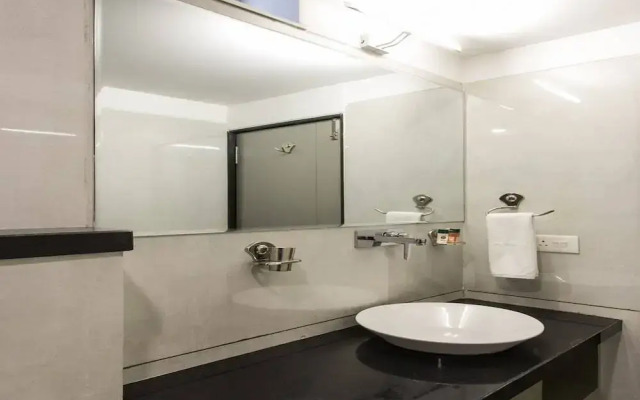 Hotel Solitaire by OYO Rooms