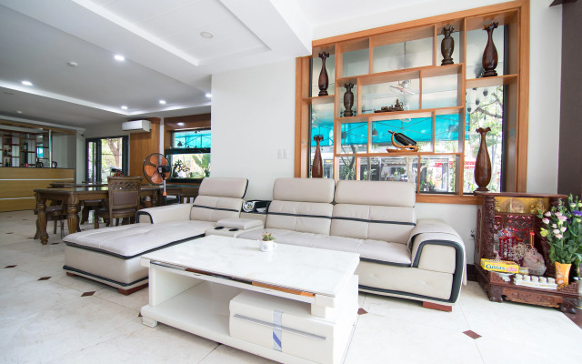 Reddoorz Plus @ Phu My Hung Residence